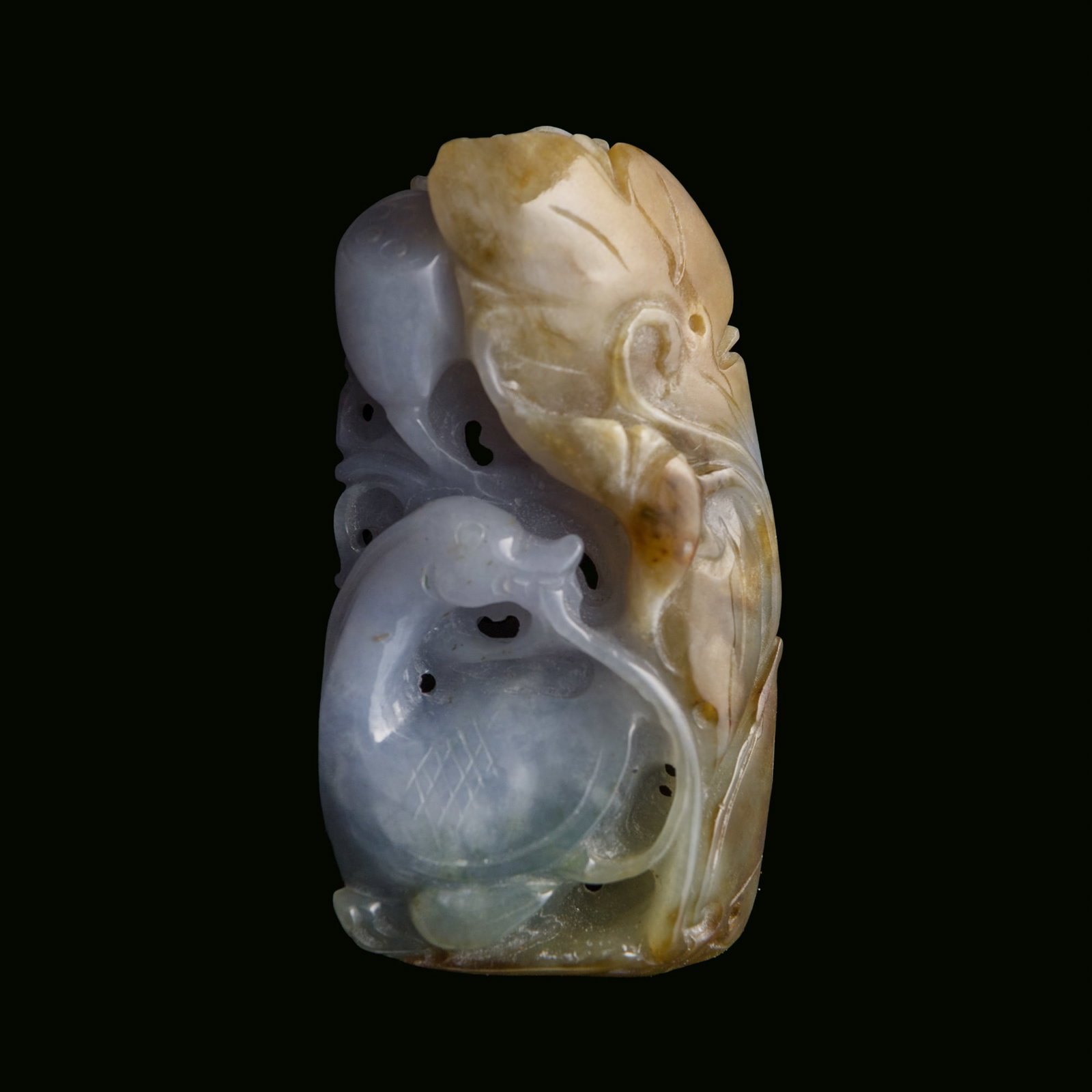 Three assorted Chinese jadeite pendants - 7