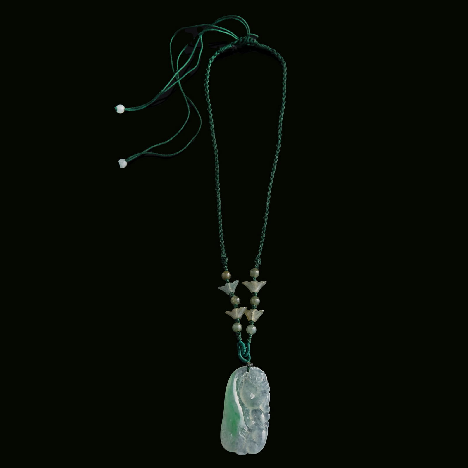 A Chinese jadeite monkey-form pendant - 2