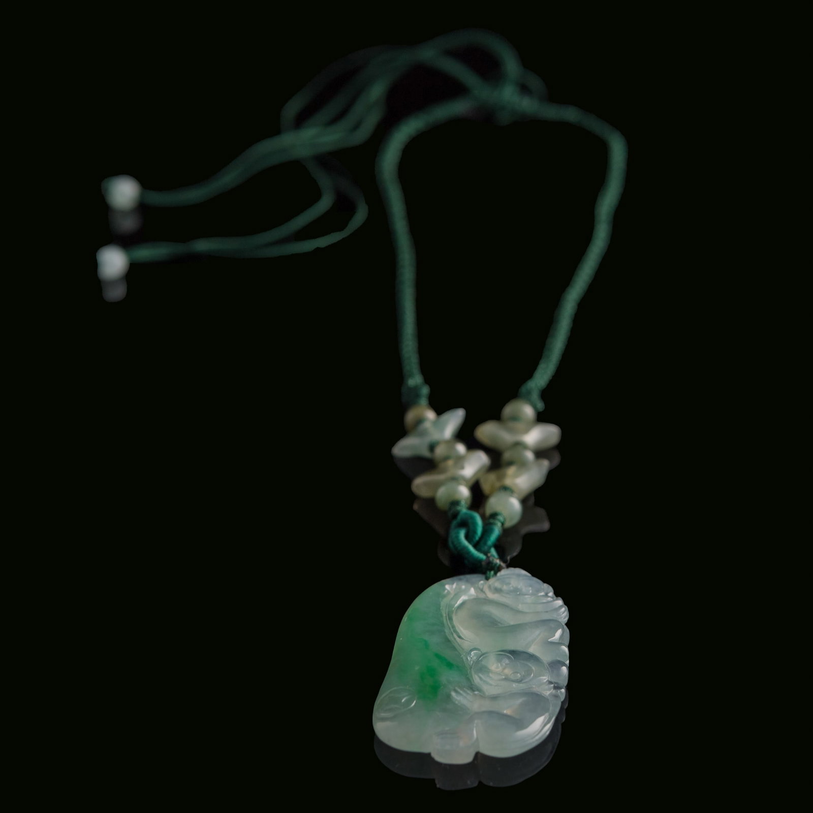 A Chinese jadeite monkey-form pendant - 5