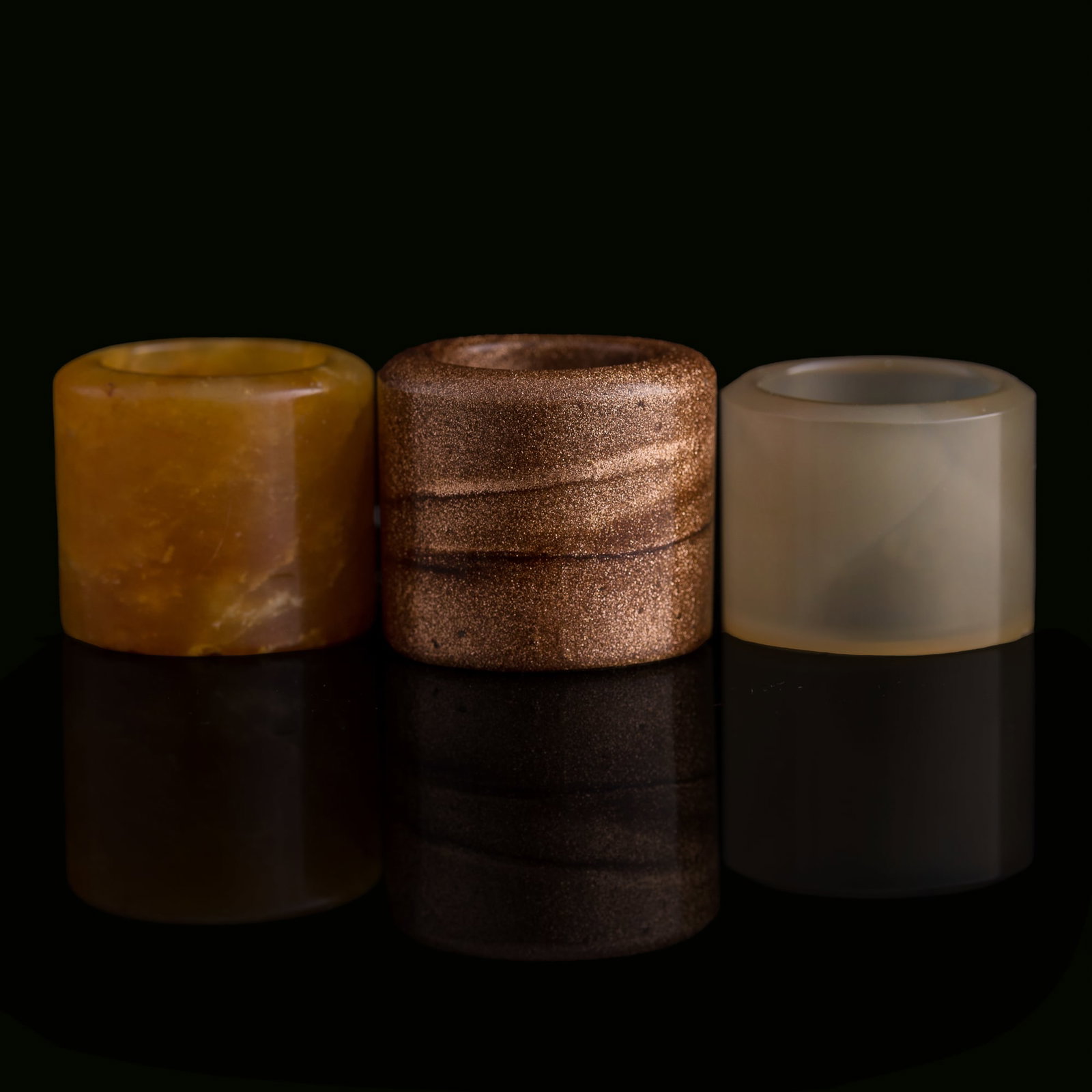 Two Chinese agate and a glass archer's ring, Qing dynasty: Two Chinese agate and a glass archer's ring Qing dynasty Inner Dia.:19.6 mm, H: 27.6 mm (largest) From Mrs. Kiang in Newport Coast, California; collected by her late husband. Click here for high