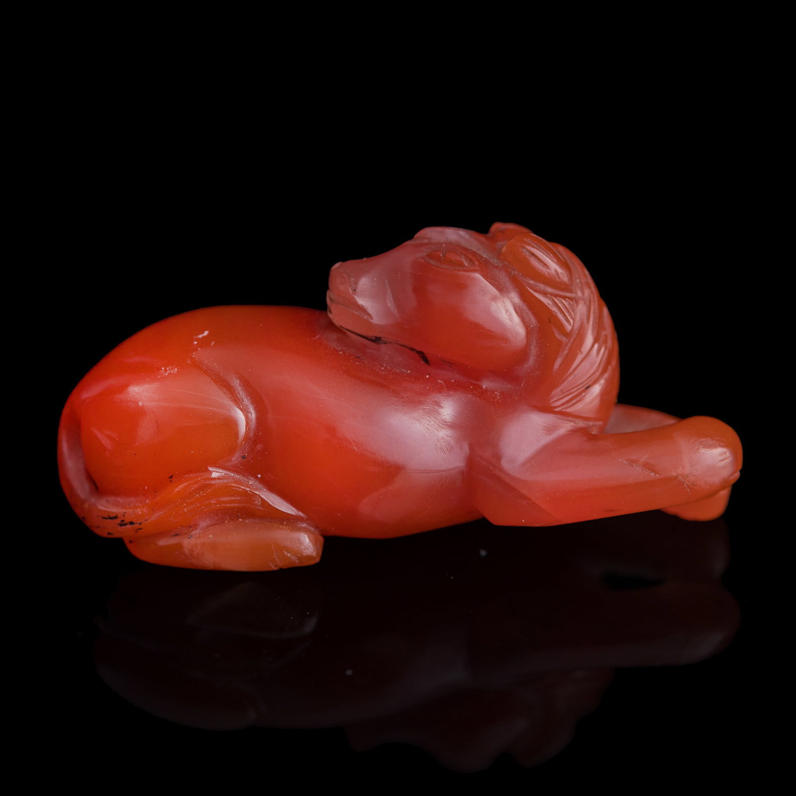 A Chinese agate horse-form pendant, 18th century (1 of 8)
