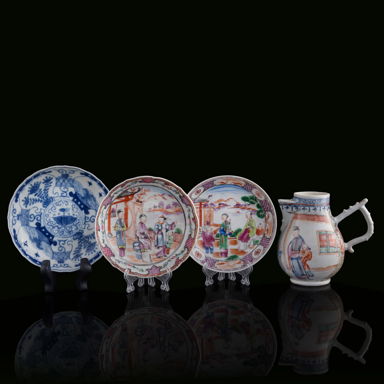 A set of four Chinese export porcelain items, 18th/19th century: A set of four Chinese export porcelain items 18th/19th century Comprising three dishes and a ewer, one dish with six-character mark to underside. (4). H: 4 1/2, W: 5, D: 3 3/8 in. (H: 11.4, W: 12.7, D