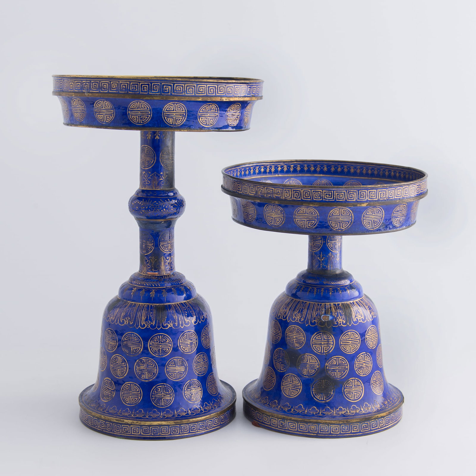 Two Chinese copper enamel 'flower medallion' candlesticks, early 19th century (1 of 9)