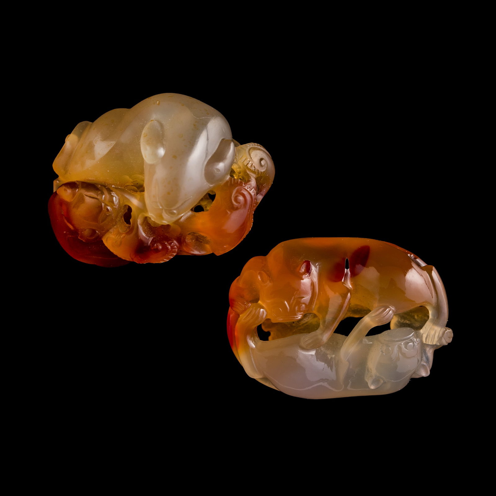Two agate carvings of double badgers, 19th century (1 of 10)