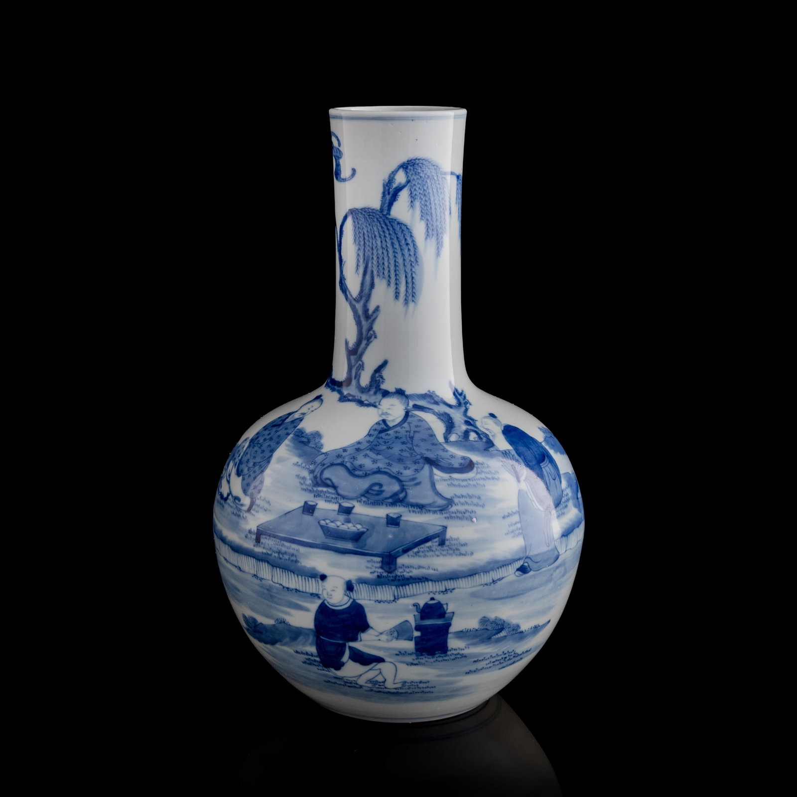 A Chinese blue and white tianqiu vase, Republic period (1 of 9)