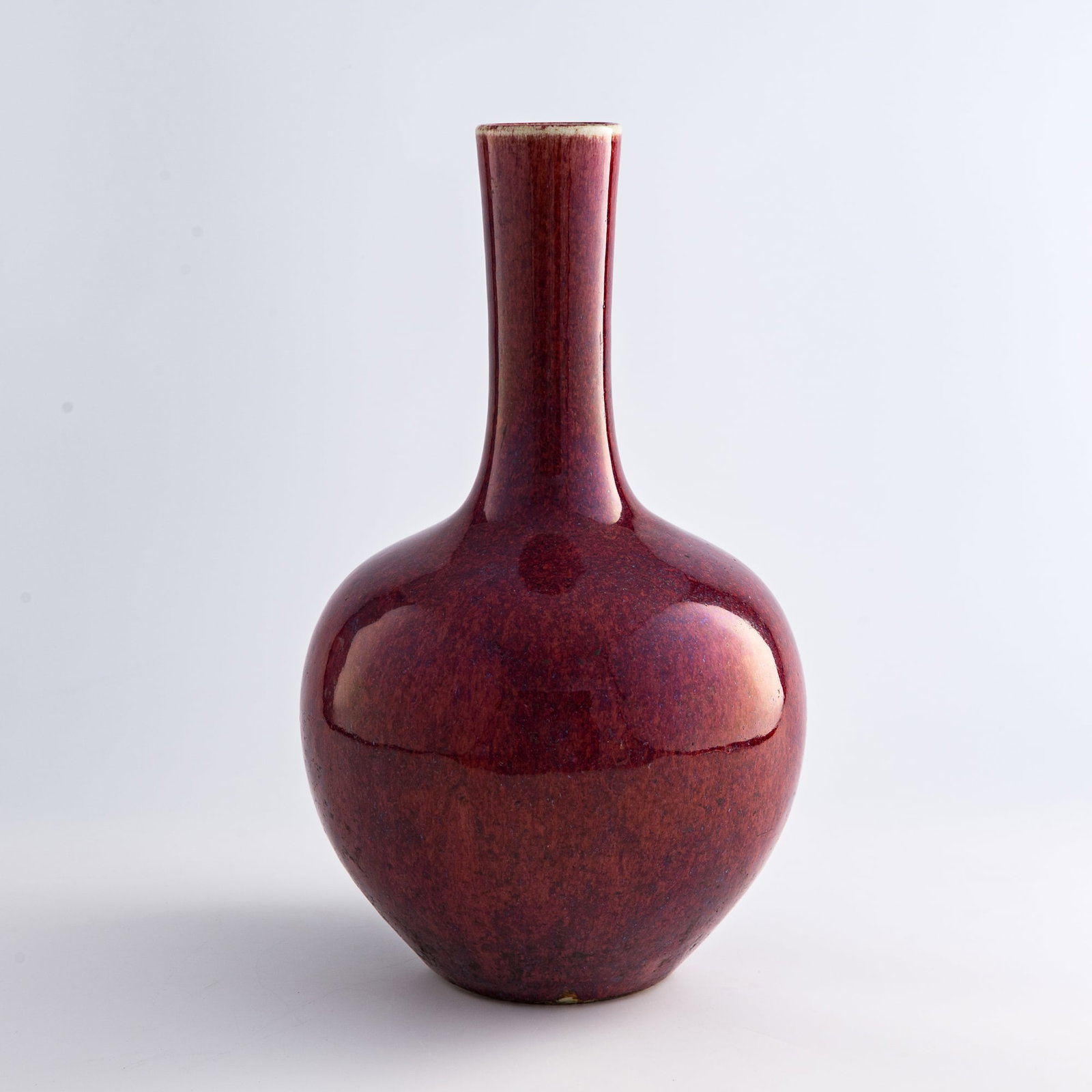 A Chinese red-glazed tianqiu vase, 19th century (1 of 9)