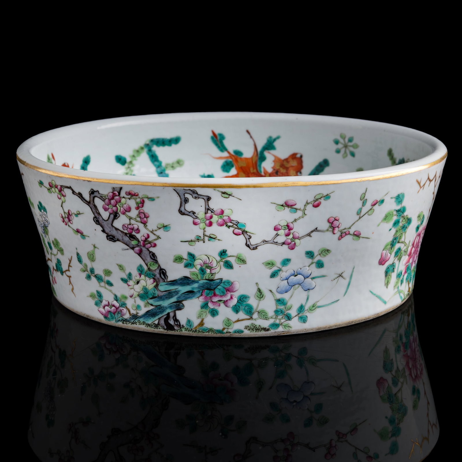 A Chinese famille rose 'fish and seaweed' fish basin, 19th century (1 of 9)