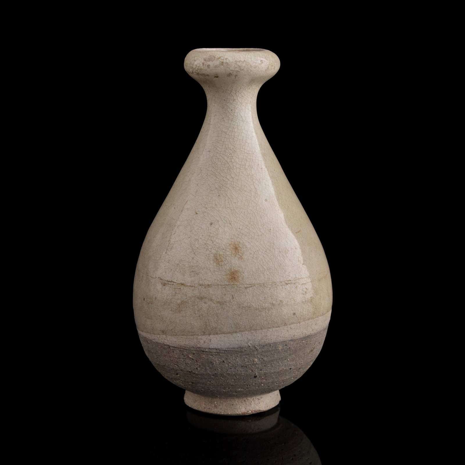 A Chinese white-glazed yuhuchun vase, Song/Yuan dynasty (1 of 9)