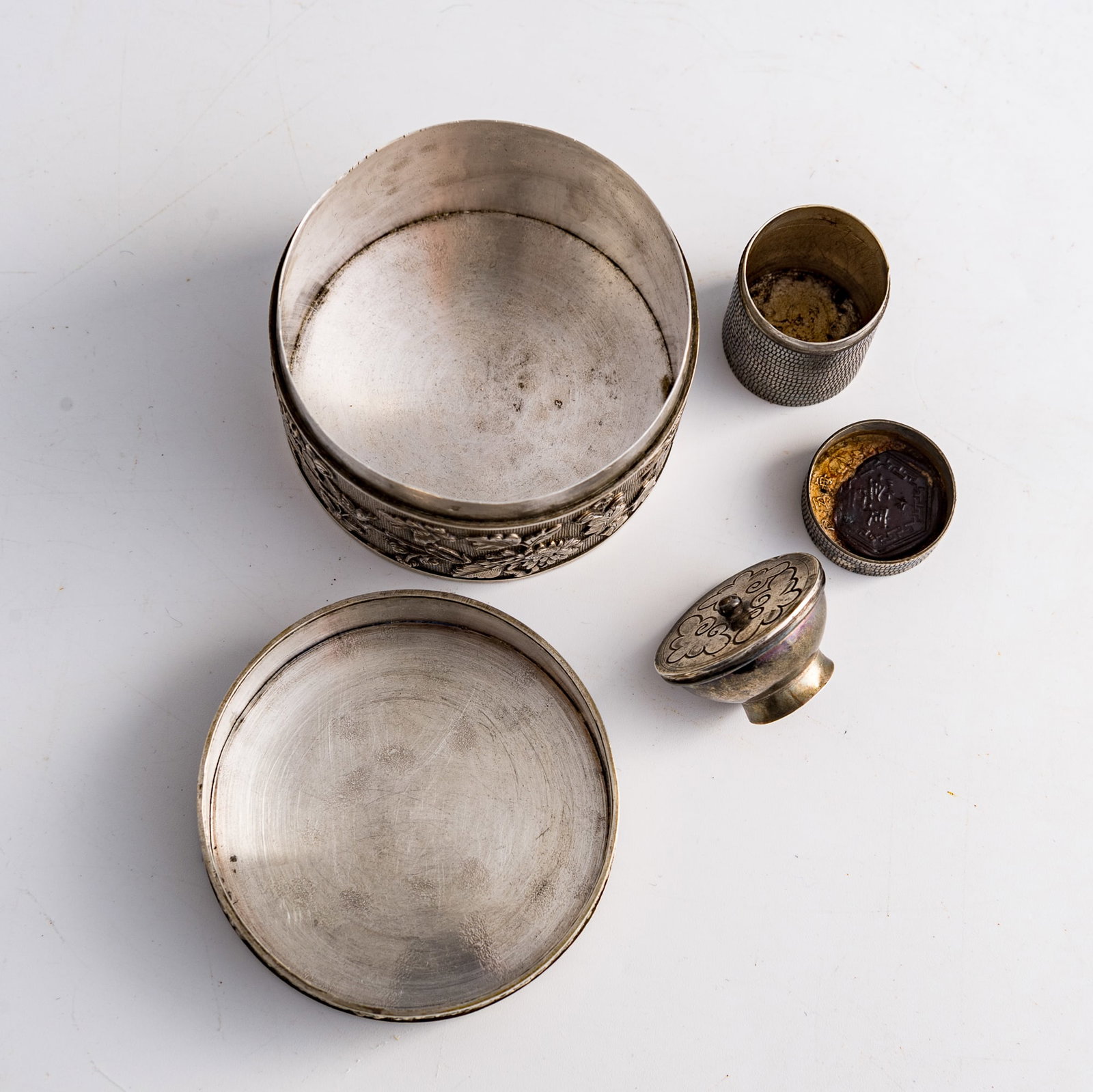 Five assorted Chinese silver objects, 19th century - 7