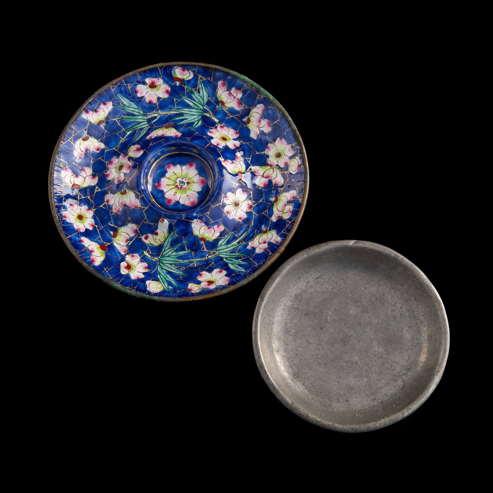 A Chinese pewter-mounted cherrywood dish and a painted enamel saucer, 19th century (1 of 5)