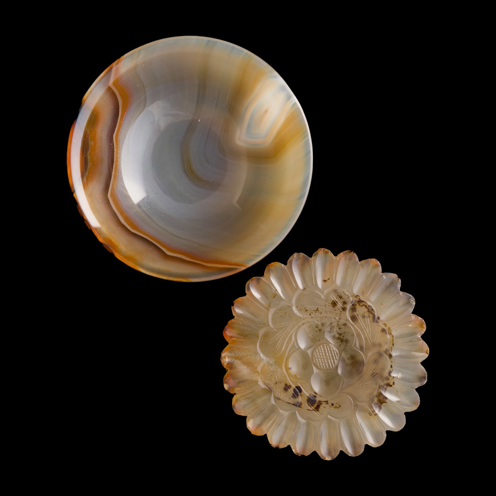 A Chinese agate cup and a chrysanthemum-form pendant, Qing dynasty: A Chinese agate cup and a chrysanthemum-form pendant Qing dynasty H: 1 3/8, Dia: 3 1/8 in. (H: 3.5, Dia: 7.9 cm. (largest)) Private collection, New York. Click here for high resolution images.