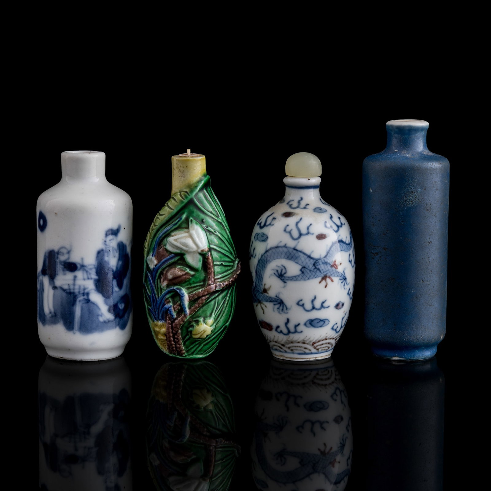 Four assorted Chinese porcelain snuff bottles, 19th century (1 of 14)