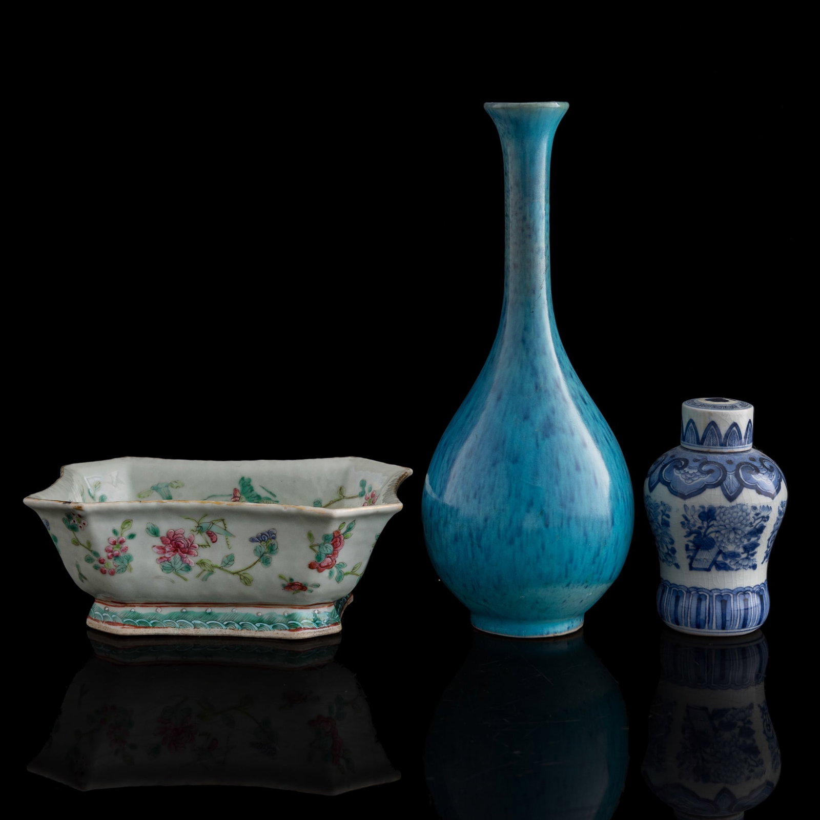 Three assorted Chinese porcelain items, Qing dynasty: Three assorted Chinese porcelain items Qing dynasty Comprising a small lidded jar with a four-character mark to the underside, a bottle vase, and a fruit bowl with a six-character mark to the undersid