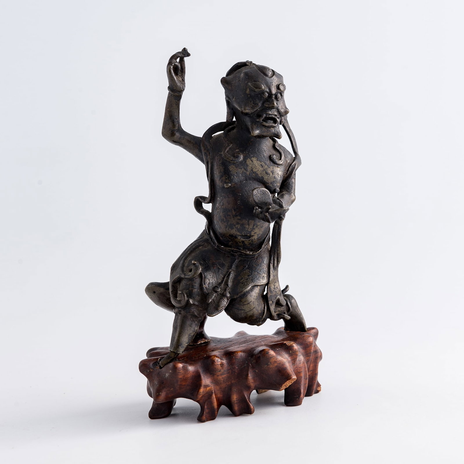 A Chinese bronze figure of Kuixing, 16th/17th century (1 of 10)