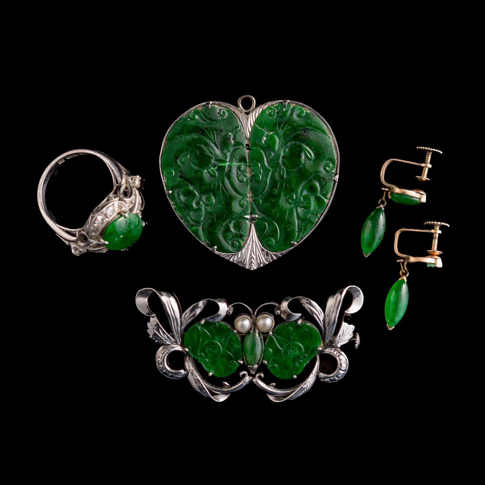 Five Chinese jadeite jewelry items, Qing dynasty/Republic period (1 of 8)