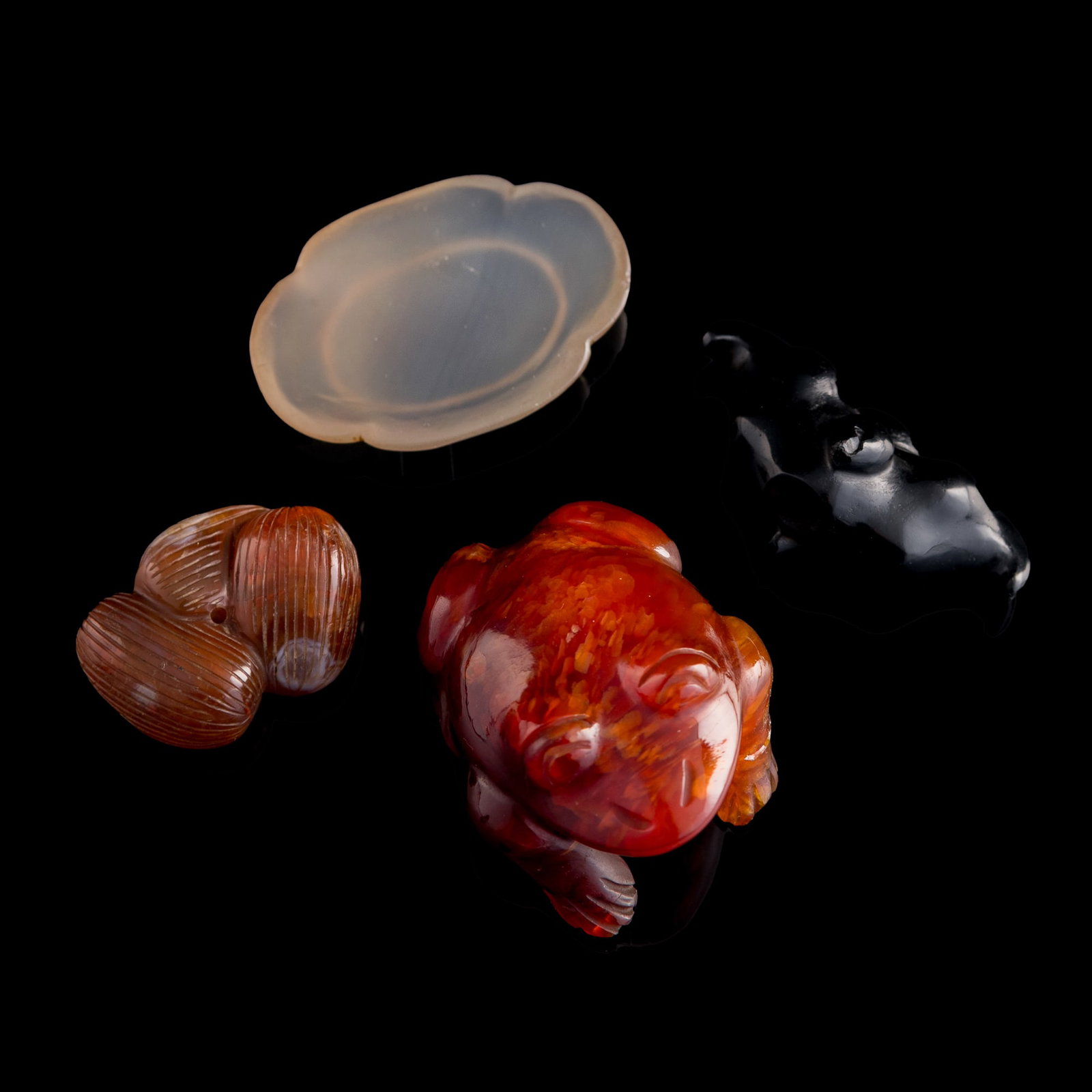 Four assorted Chinese agate objects, Ming/Qing dynasty (1 of 6)