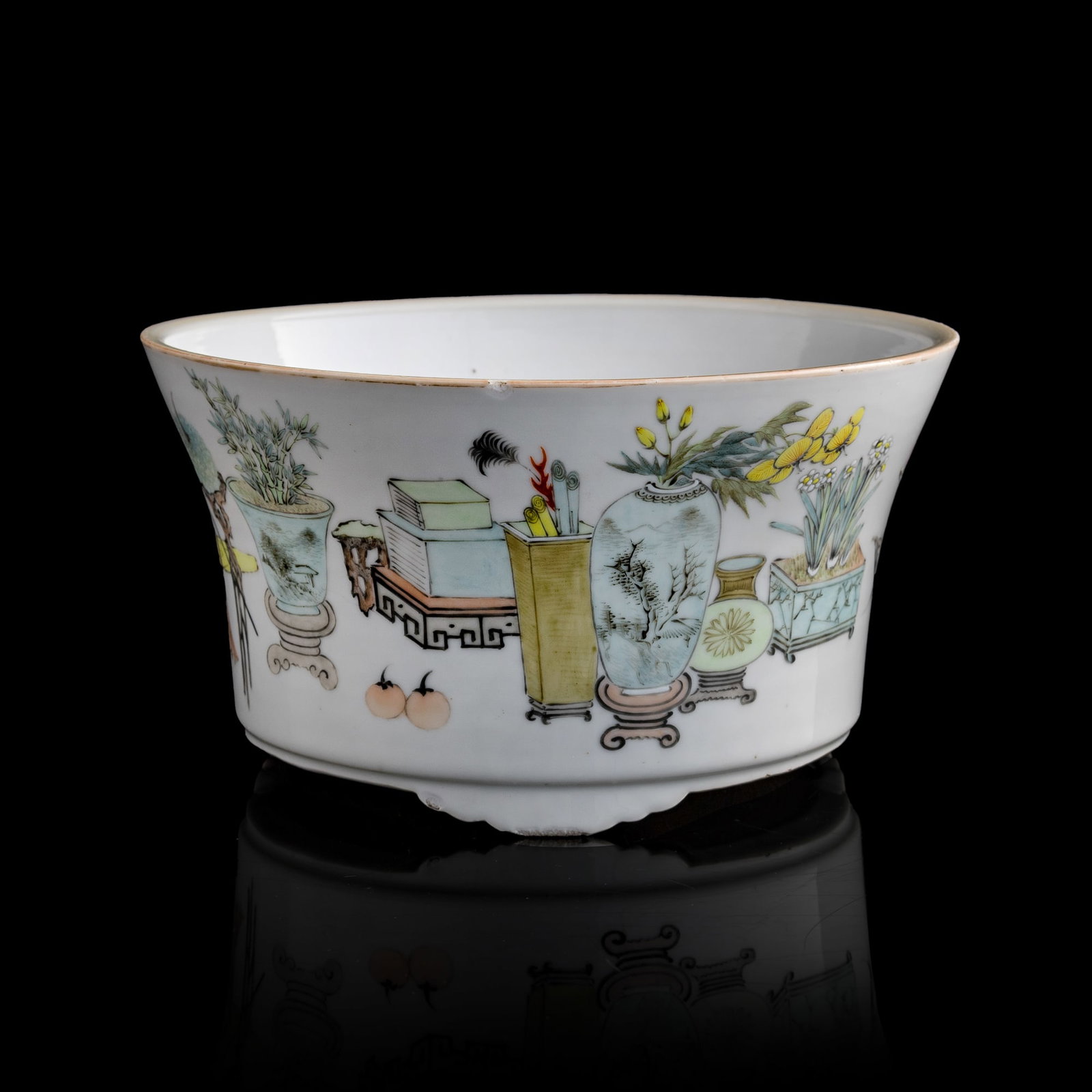 A Chinese Qianjiang-enameled 'hundred antiques' jardiniere, late 19th century (1 of 8)