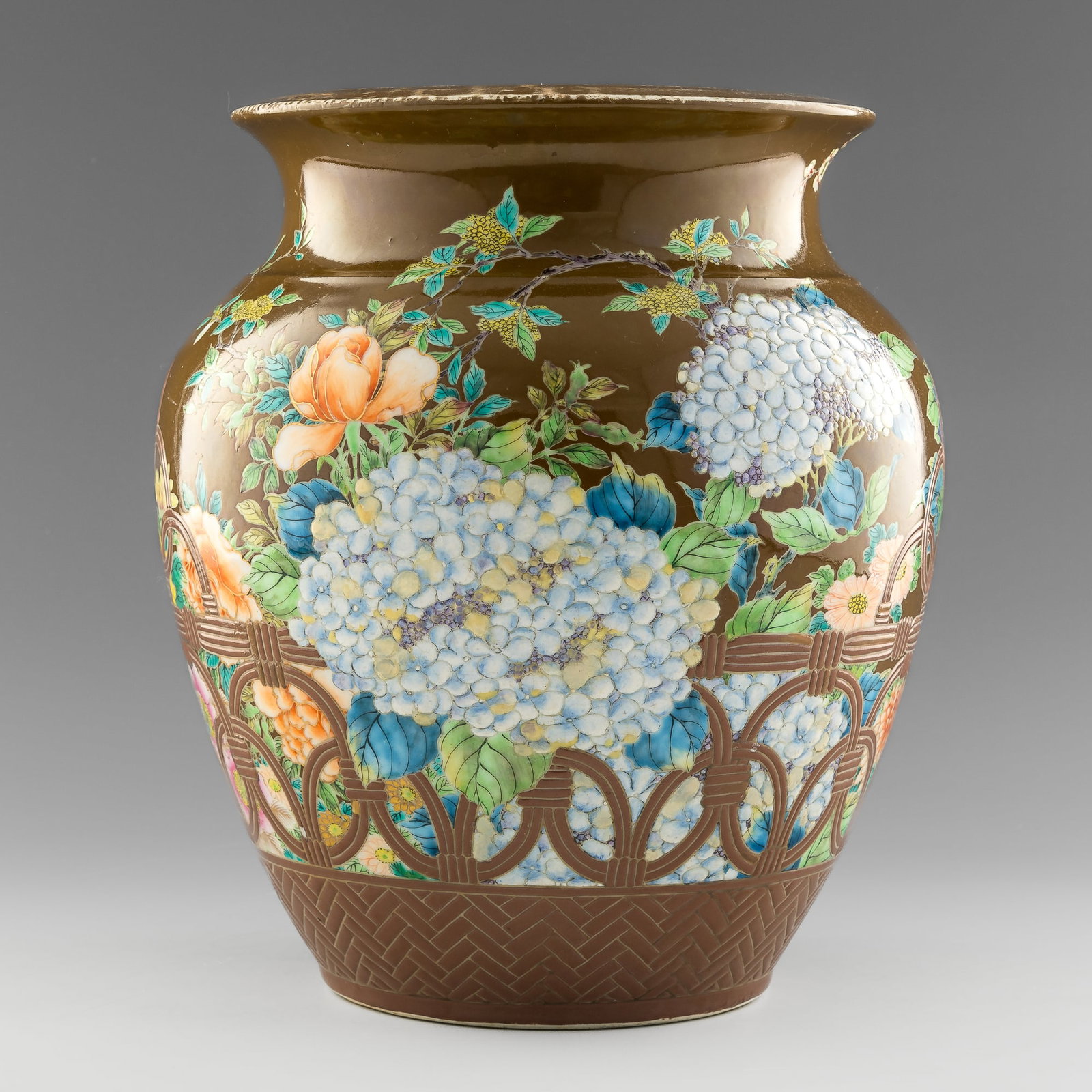 A Chinese brown-ground famille rose enameled vase, 19th century (1 of 13)