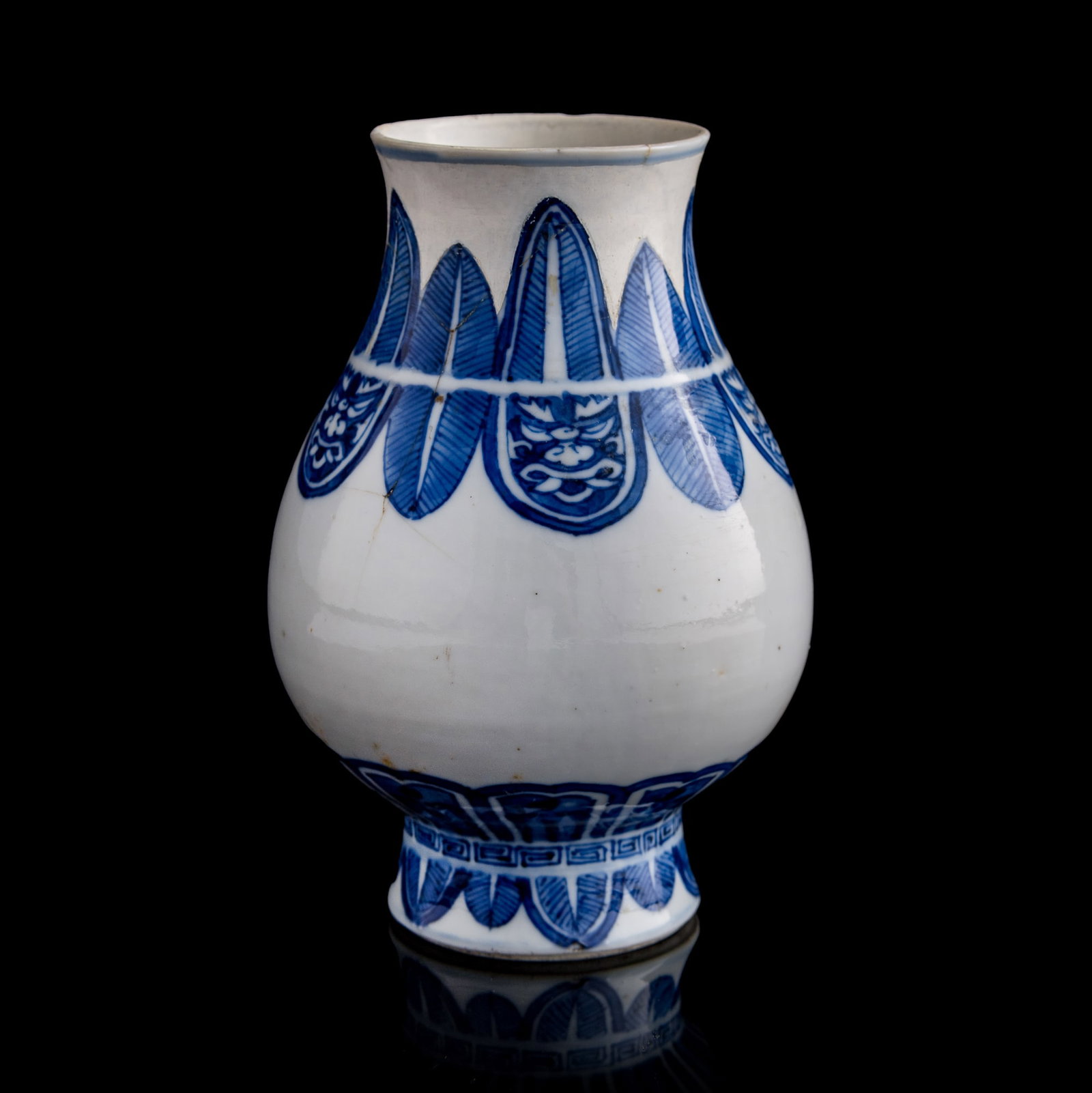 A Chinese blue and white pipa-form zun vase, Kangxi period, Qing dynasty: A Chinese blue and white pipa-form zun vase Kangxi period, Qing dynasty H: 5 1/4, Dia: 3 1/2 in. (H: 13.3, Dia: 8.9 cm.) From Mrs. Kiang of Solana Beach, California. Inherited from her father, Li Tieh