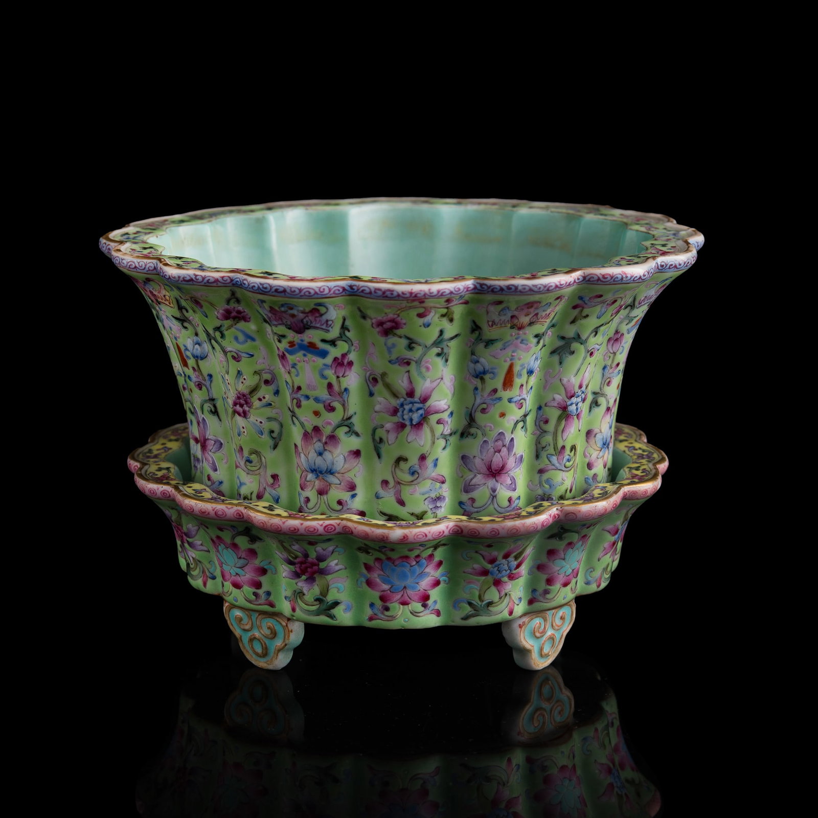 A Chinese green-ground famille rose lotus-scroll jardinière and stand, Republic period (1 of 10)