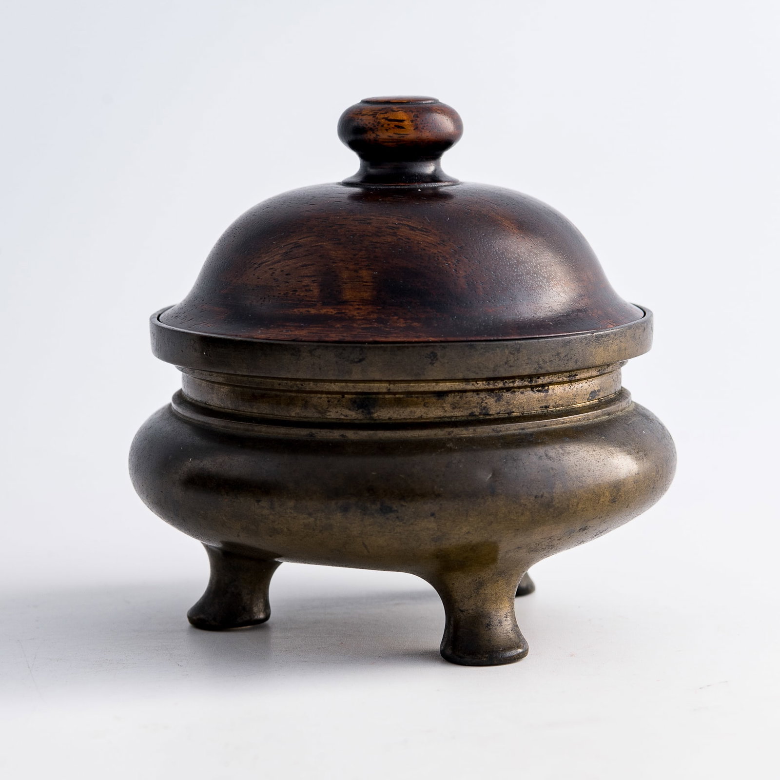 A Chinese bronze li-form censer, 18th century - 2