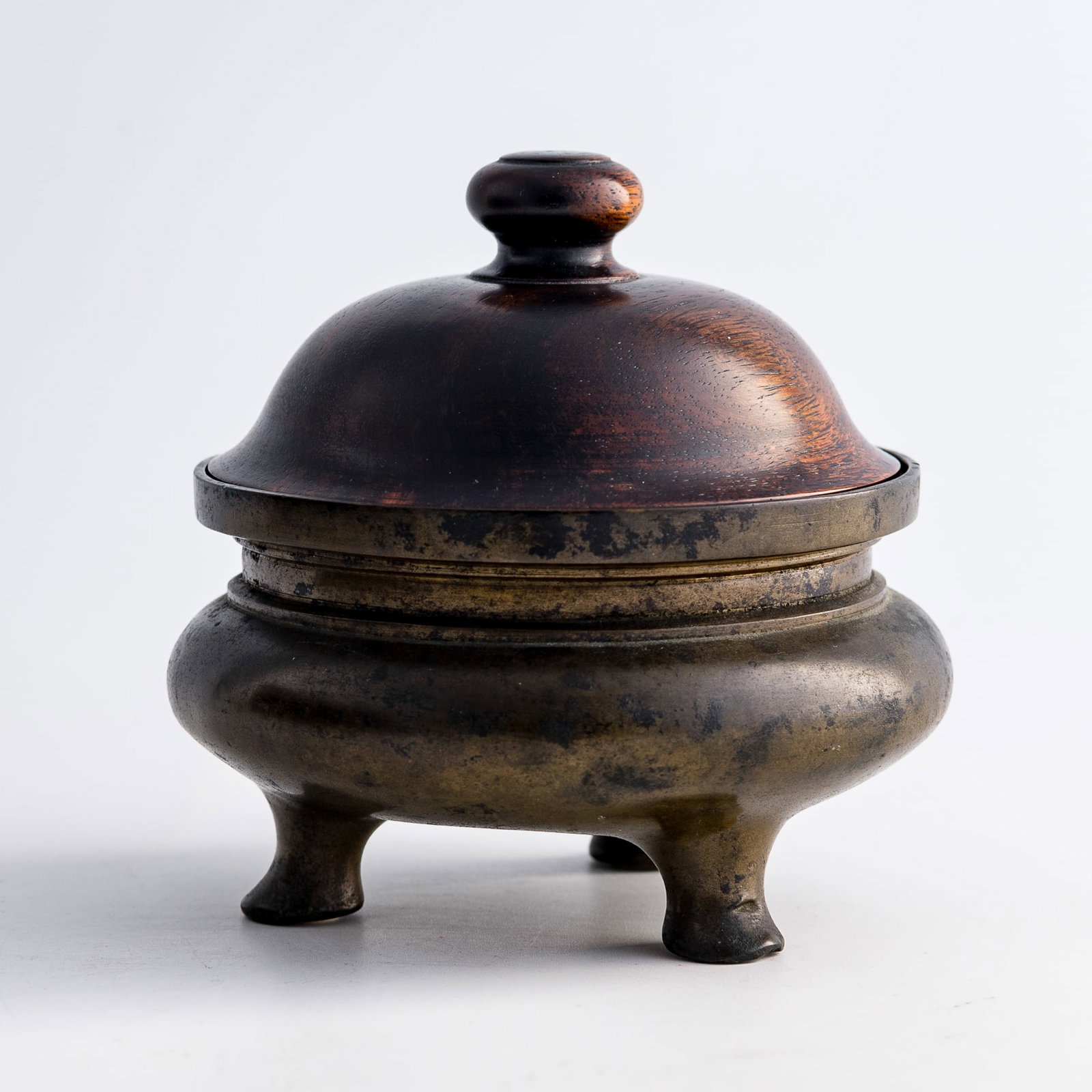 A Chinese bronze li-form censer, 18th century - 3