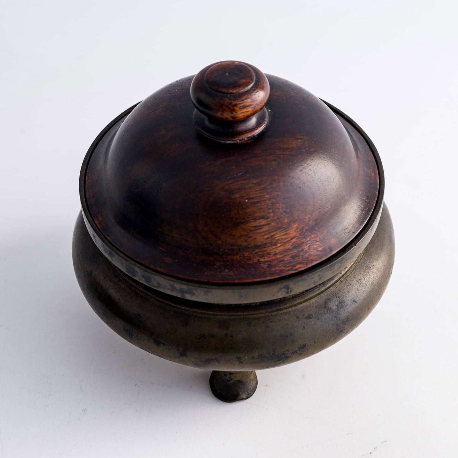 A Chinese bronze li-form censer, 18th century - 5
