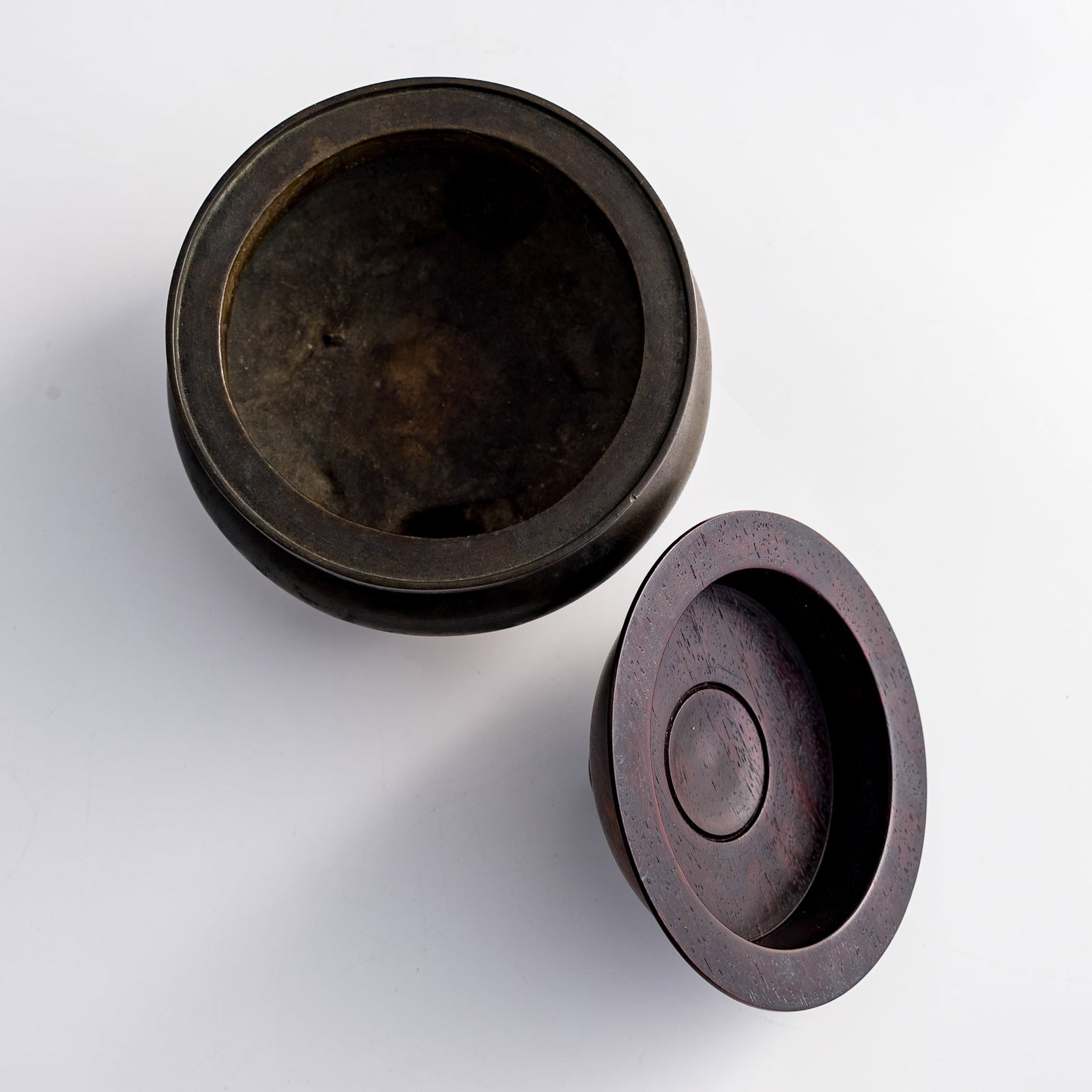 A Chinese bronze li-form censer, 18th century - 7