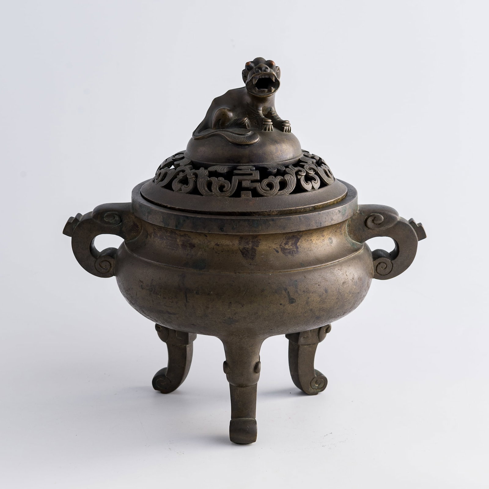 A Chinese bronze lion-finial covered censer, 18th century (1 of 10)