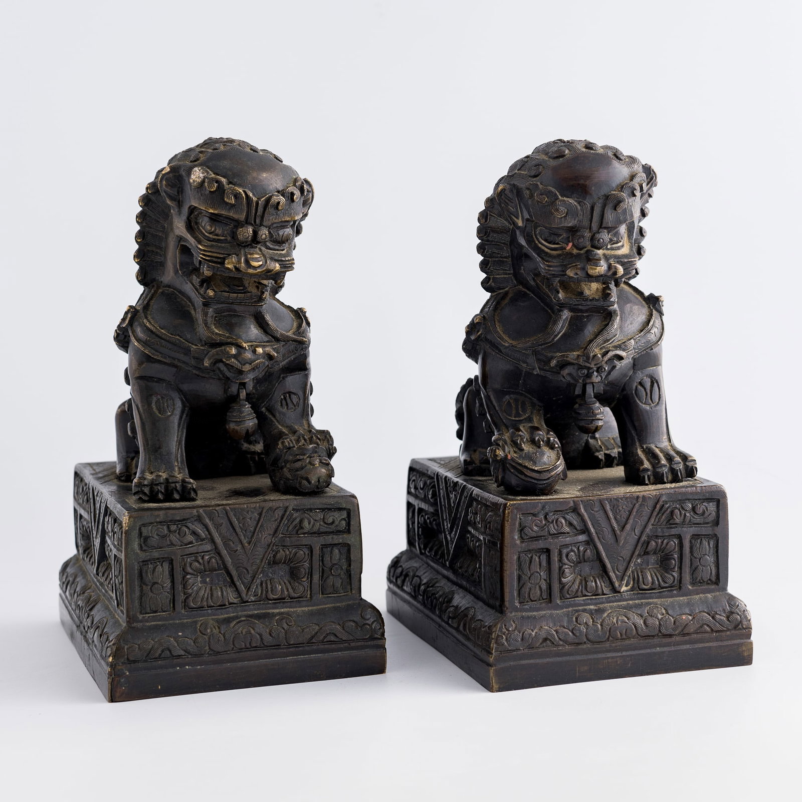 A pair of Chinese bronze Peking lions, early 19th century (1 of 10)