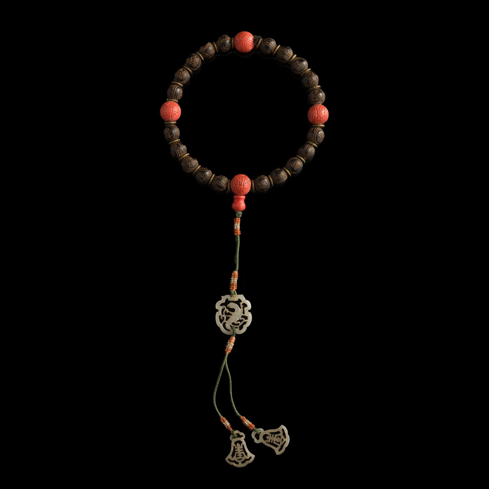 A Chinese carved nut and jade pendant necklace, 18th/19th century (1 of 9)