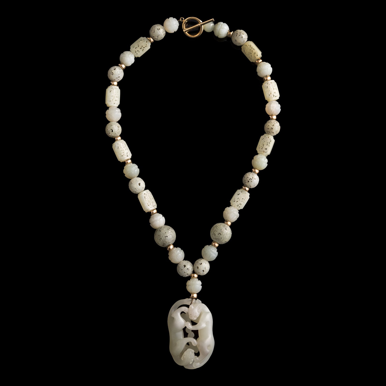 A Chinese white jade openwork chain pendant, Qing dynasty (1 of 8)