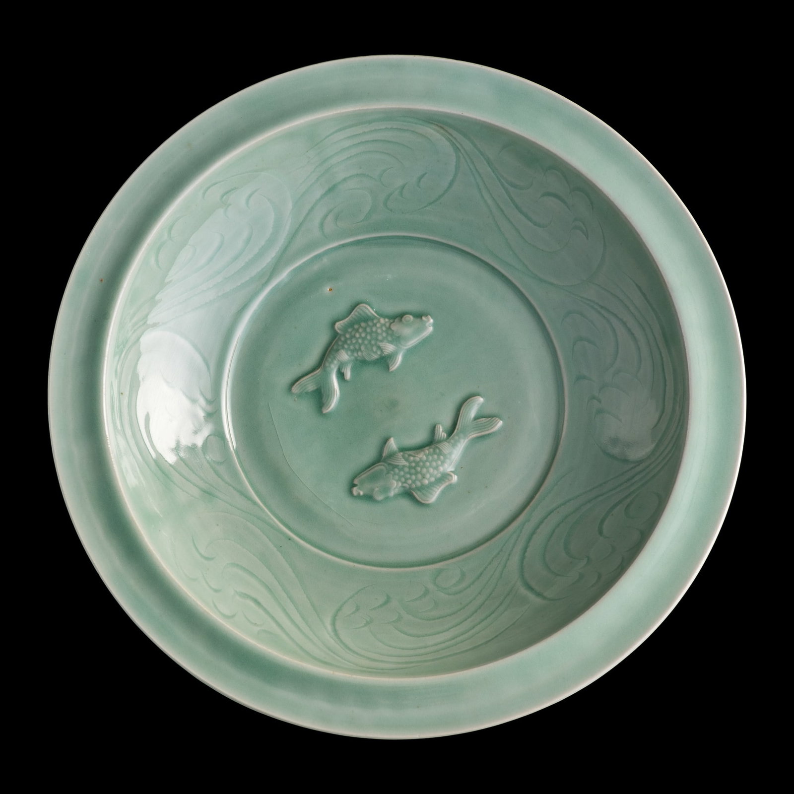 A Chinese Longquan celadon 'twin fish' charger with everted rim (1 of 8)