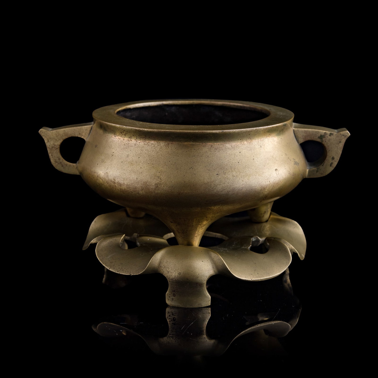 A Chinese bronze 'yajing' censer, 19th century (1 of 9)