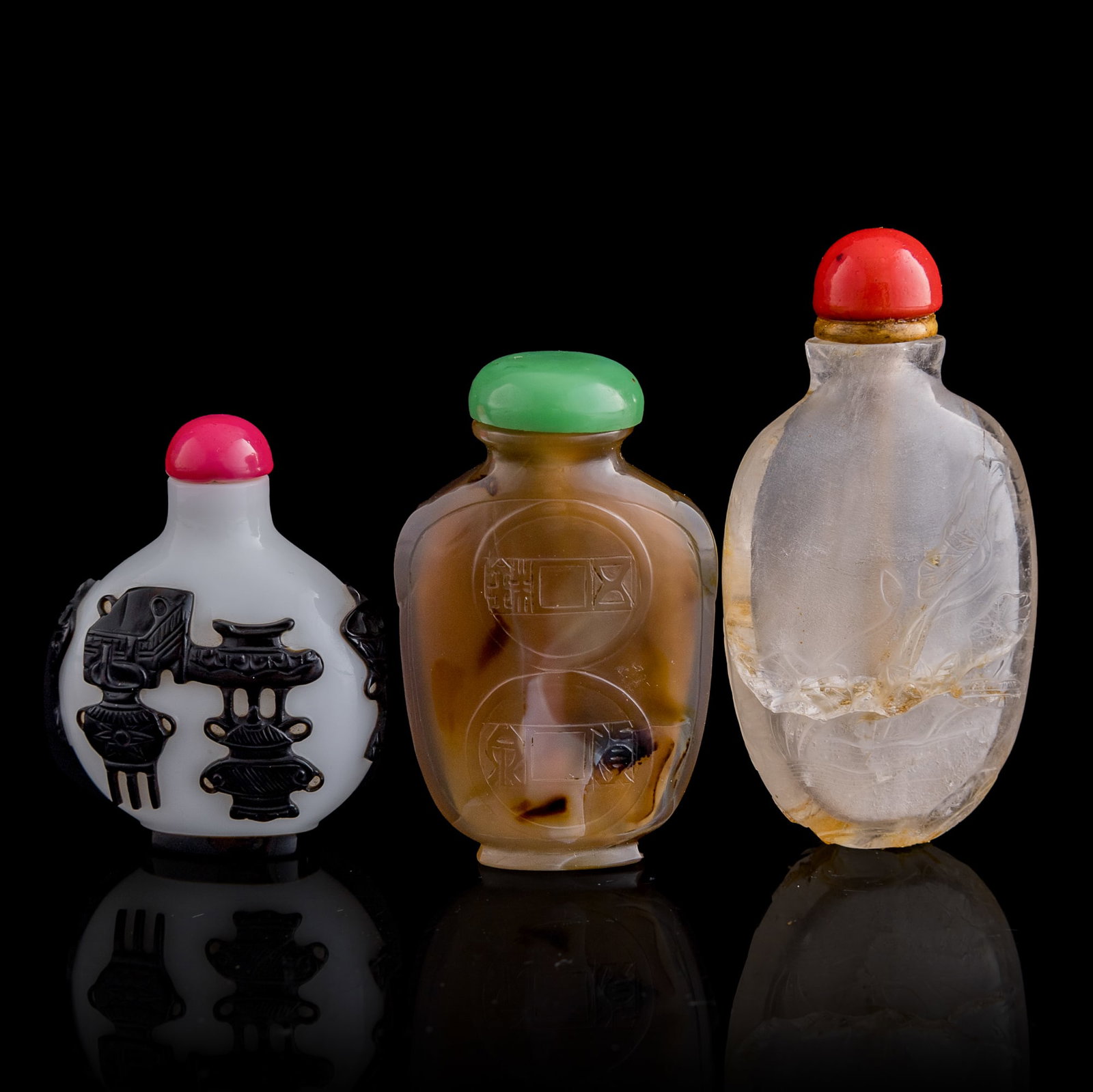 Three assorted Chinese snuff bottles, Qing dynasty - 2