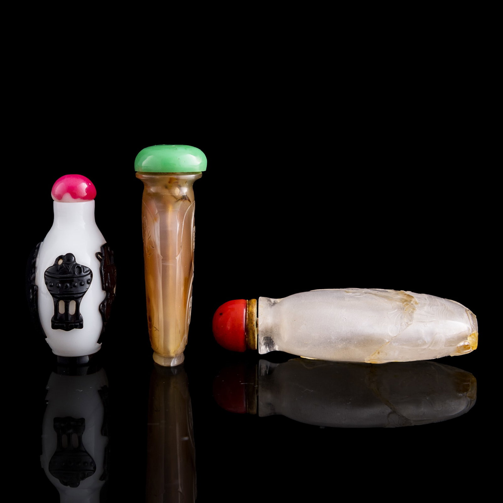 Three assorted Chinese snuff bottles, Qing dynasty - 4