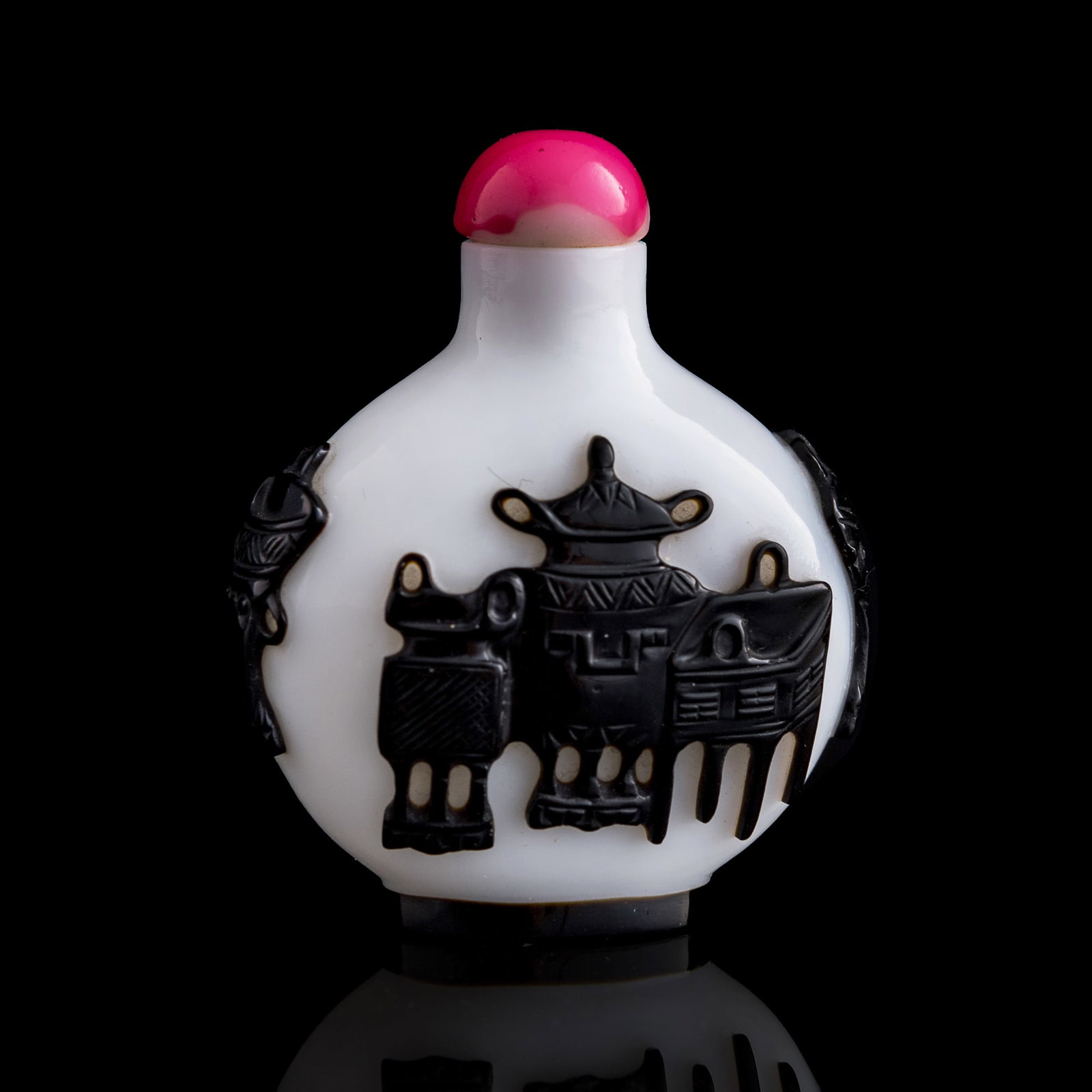 Three assorted Chinese snuff bottles, Qing dynasty - 5