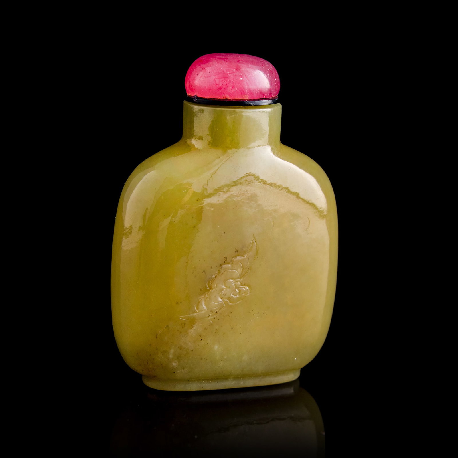 A Chinese yellow jade 'bat' snuff bottle, 18th century (1 of 7)