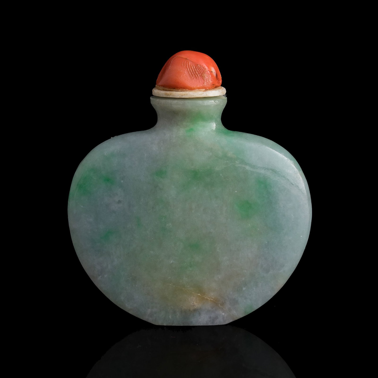 A Chinese jadeite snuff bottle, Qing dynasty (1 of 7)