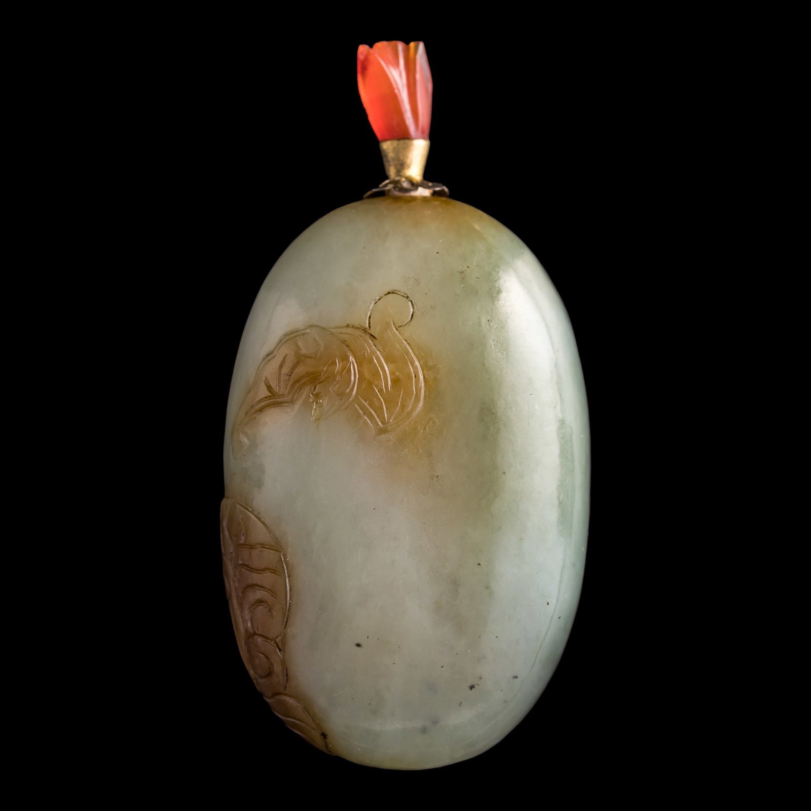 A Chinese brown jade snuff bottle, early 19th century (1 of 7)