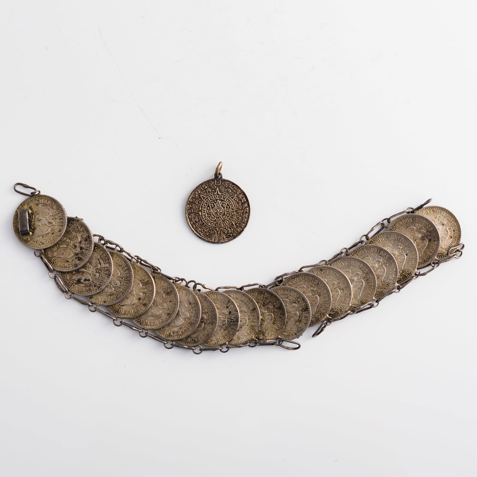 A Mexican 1933 20 Centavos coin chain and a pendant (1 of 11)