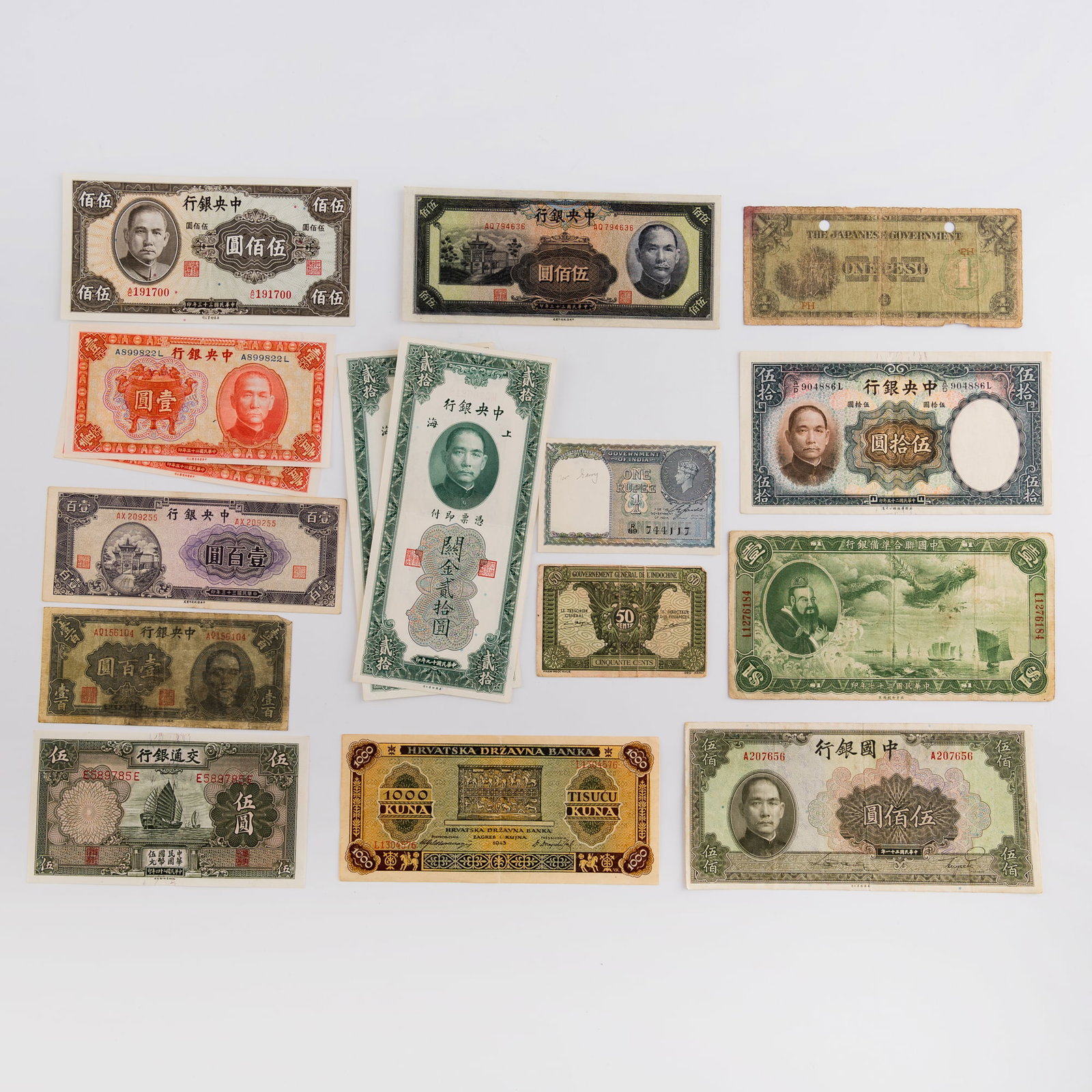 Sixteen pieces of Chinese legal tender, Customs Gold Unit and other banknotes, 20th century (1 of 11)