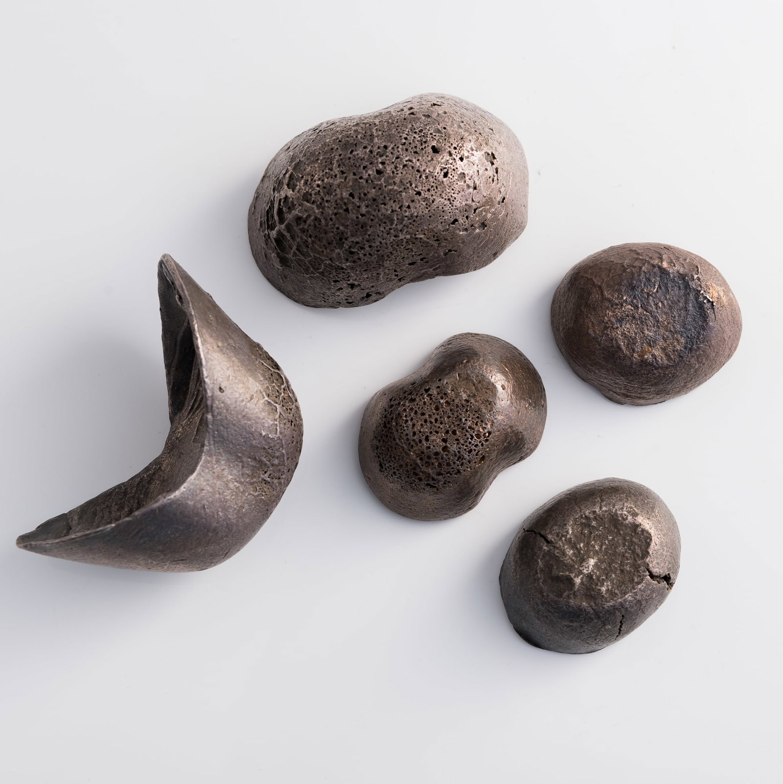 Five Chinese stamped silver ingots - 2