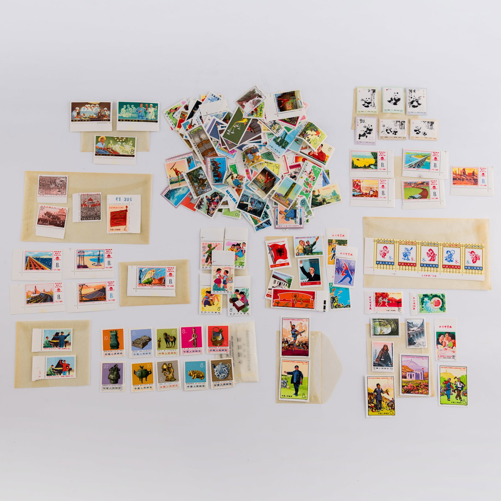 A collection of Chinese stamps, 1960s-1970s (1 of 9)