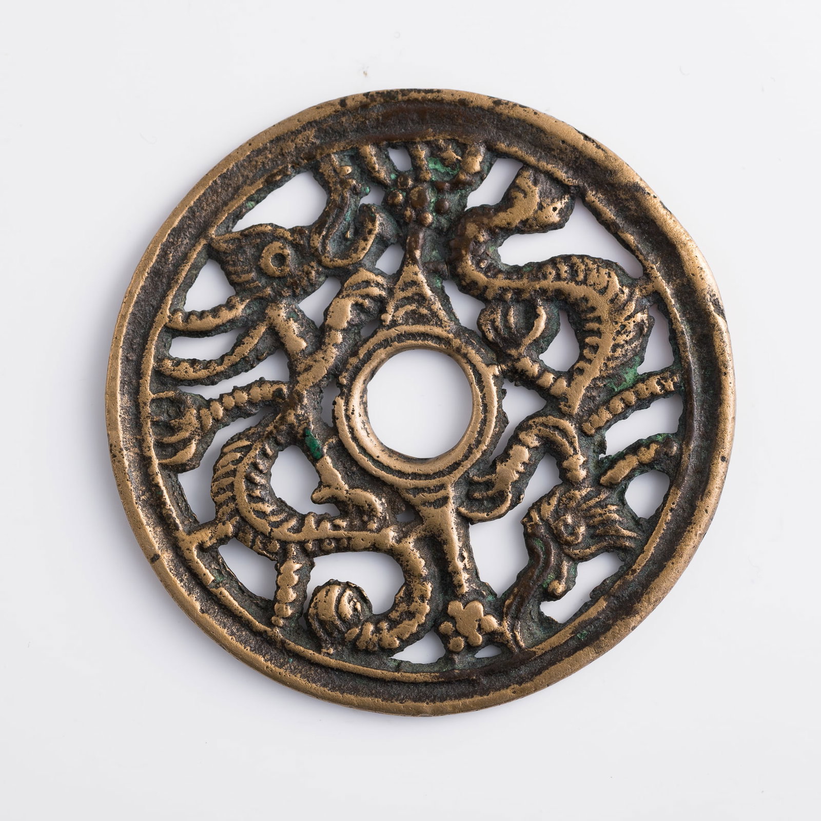A Chinese copper openwork double-dragon charm, Ming to Qing dynasty (1 of 7)