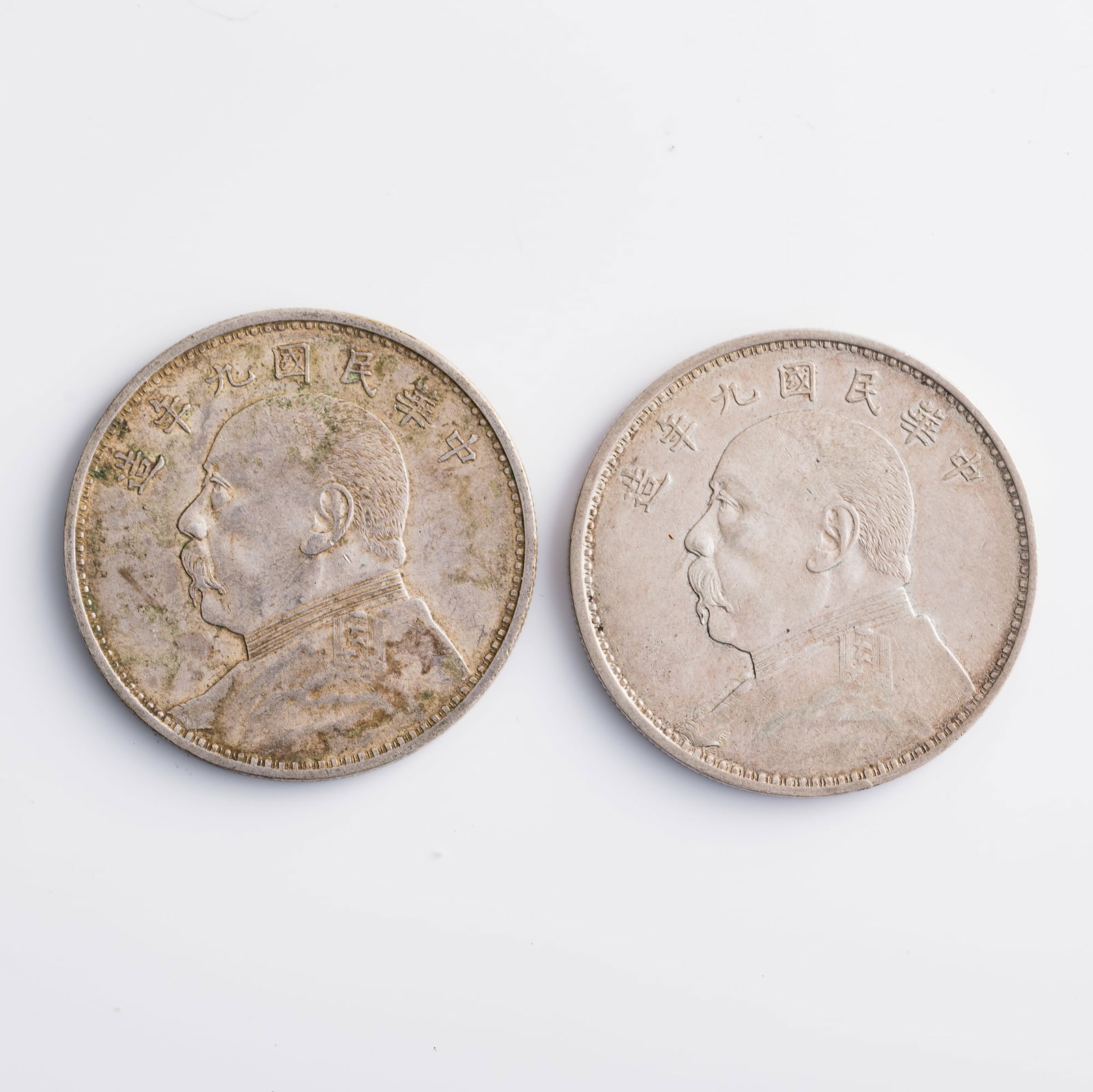 Two Chinese 'Yuan Shikai' portrait silver dollars, 1920: Two Chinese 'Yuan Shikai' portrait silver dollars 1920 Diameter: 38.7 mm and 39 mm, depth: 2.3 mm each Weight: 26.78g and 26.75 g From Mr. Shang of Wake Forrest, North Carolina; inherited from his fat