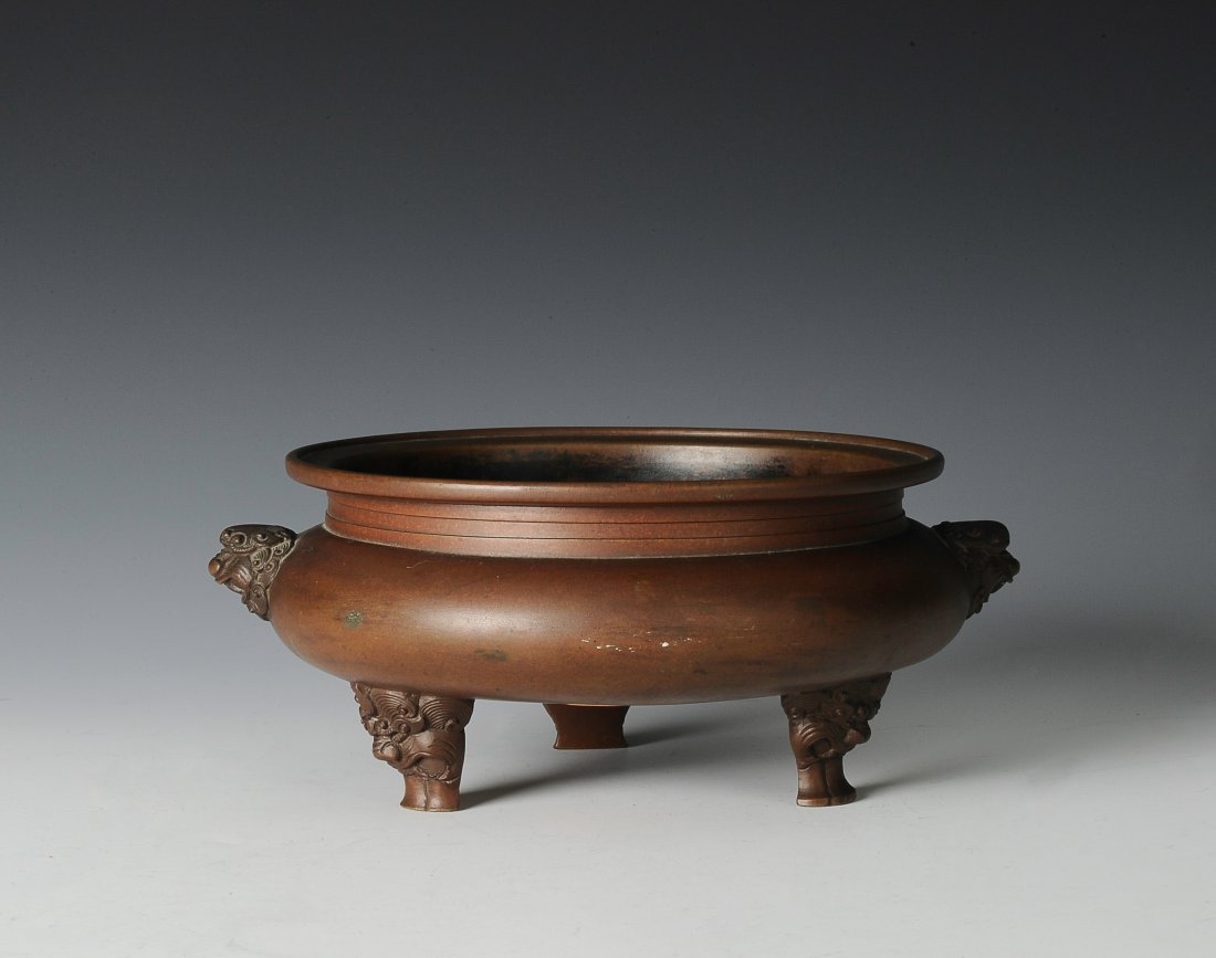 Lion Ear Tripod Incense Burner, Qing Dynasty (1 of 8)