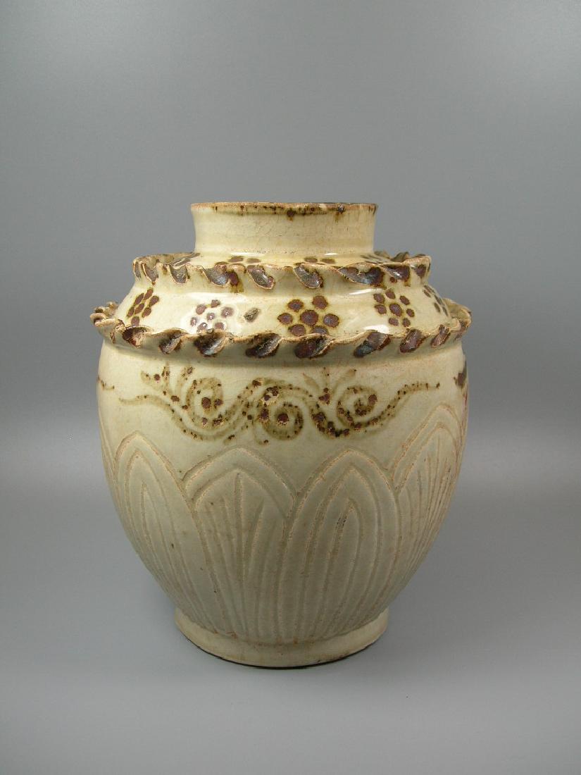 Rare Cizhou-Type Jar Song Dynasty (1 of 10)