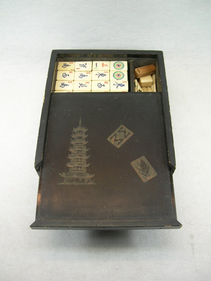Old Chinese Mahjong Set: A box of old Chinese mahjong set, bamboo and bone, early 20th century, with extra pieces for replacement, see photos for detail condition