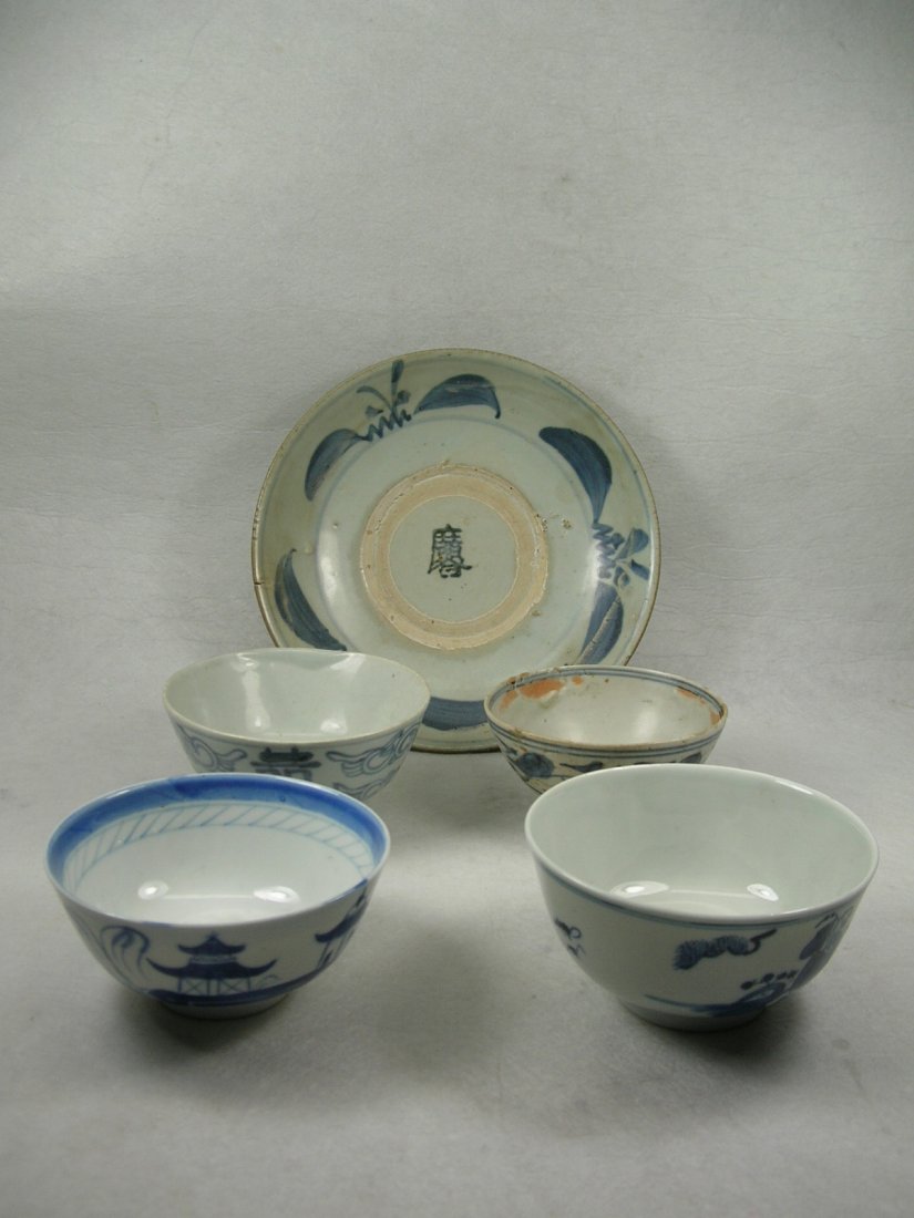 Five Chinese Blue and White Pieces Ming and Qing Dy: Group of five Chinese blue and white porcelain pieces including four bowls and one plate, Ming and Qing Dynasty, in overall good condition with some firing flaws, from a private Upper East Side collec